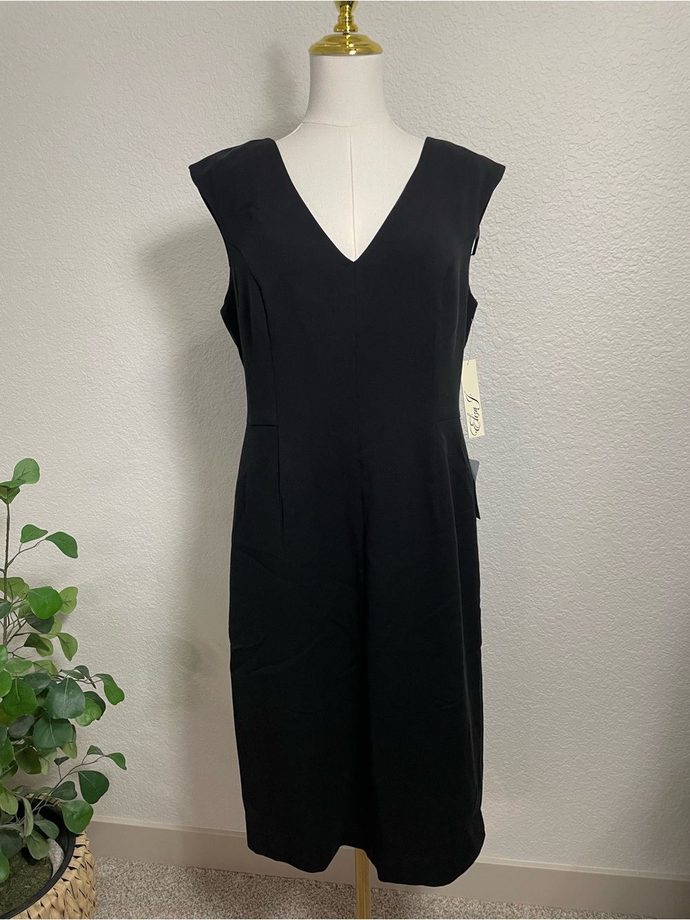 Eliza J Black V-Neck Sleeveless Sheath Dress Size 12 Nordstrom NWT